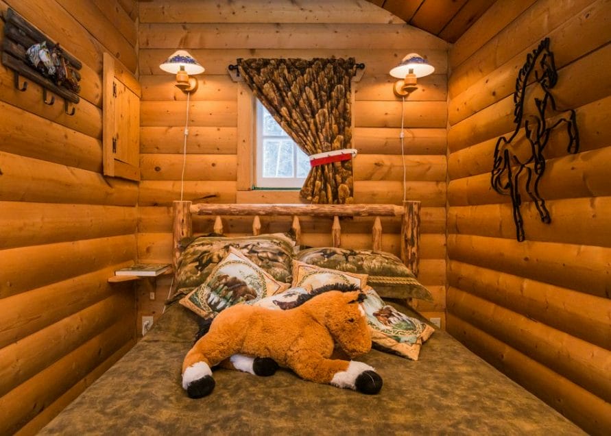 The Mustang Cabin rental in Pigeon Lake, central Alberta. Bear Creek Cabins.