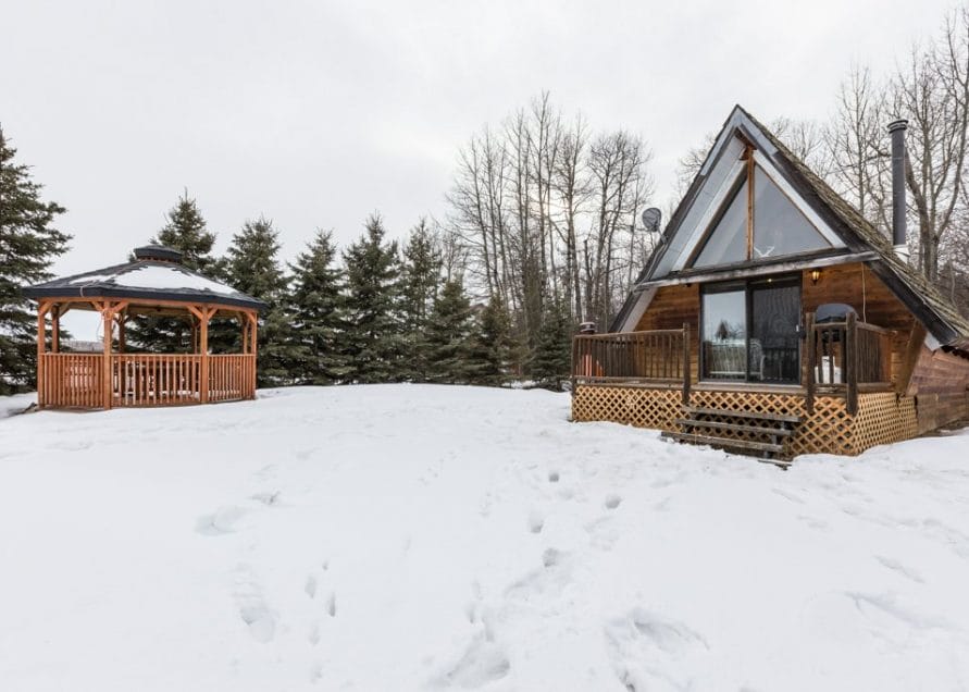 A Frame Cabin rentals in central Alberta, Cabin Rentals Pigeon Lake. Bear Creek Cabins.