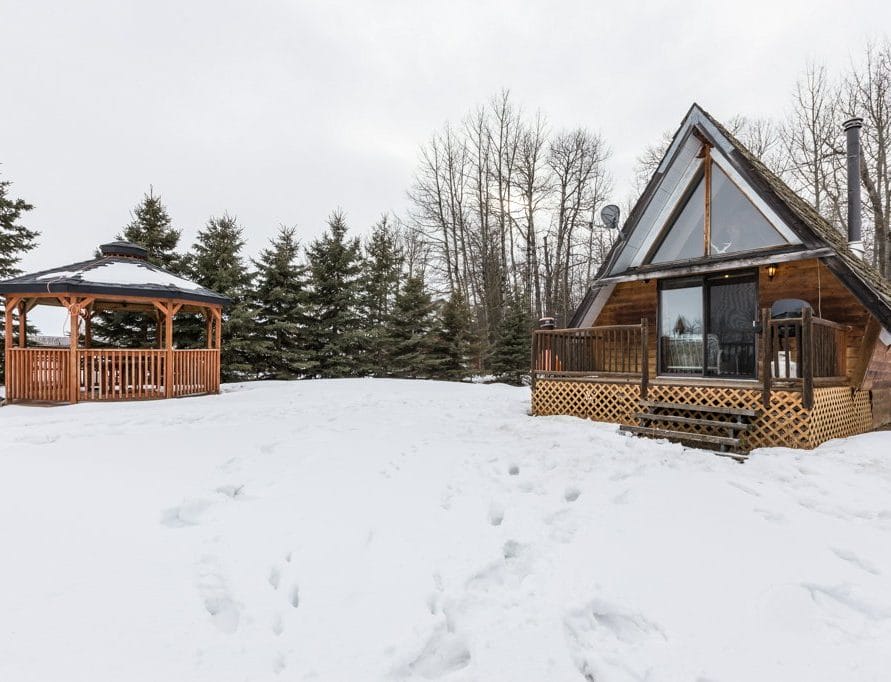 A Frame Cabin rentals in central Alberta, Cabin Rentals Pigeon Lake. Bear Creek Cabins.