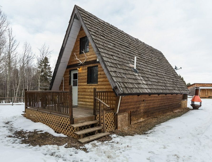 A Frame Cabin rentals in central Alberta, Cabin Rentals Pigeon Lake. Bear Creek Cabins.