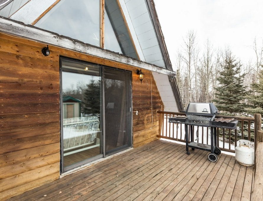 A Frame Cabin rentals in central Alberta, Cabin Rentals Pigeon Lake. Bear Creek Cabins.