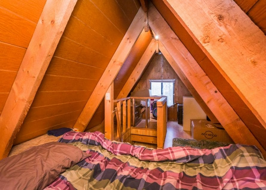 A Frame Cabin rentals in central Alberta, Cabin Rentals Pigeon Lake. Bear Creek Cabins.