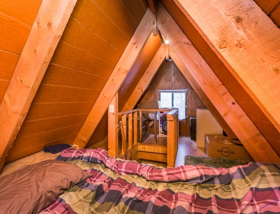 A Frame Cabin rentals in central Alberta, Cabin Rentals Pigeon Lake. Bear Creek Cabins.