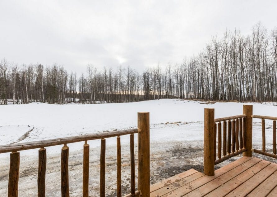 The Wolf Cabin rentals in Pigeon Lake, central Alberta. Bear Creek Cabins.