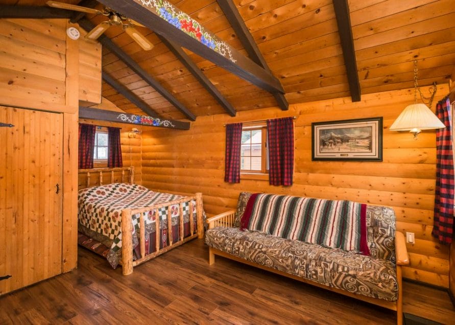 The Wolf Cabin rentals in Pigeon Lake, central Alberta. Bear Creek Cabins.