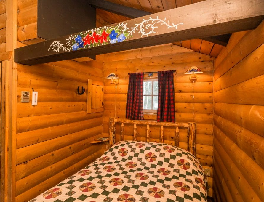 The Wolf Cabin rentals in Pigeon Lake, central Alberta. Bear Creek Cabins.