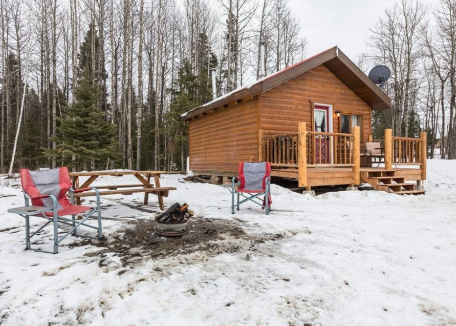 White Tail Cabin rentals in central Alberta. Bear Creek Cabins.
