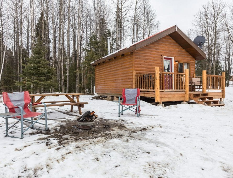 White Tail Cabin rentals in central Alberta. Bear Creek Cabins.