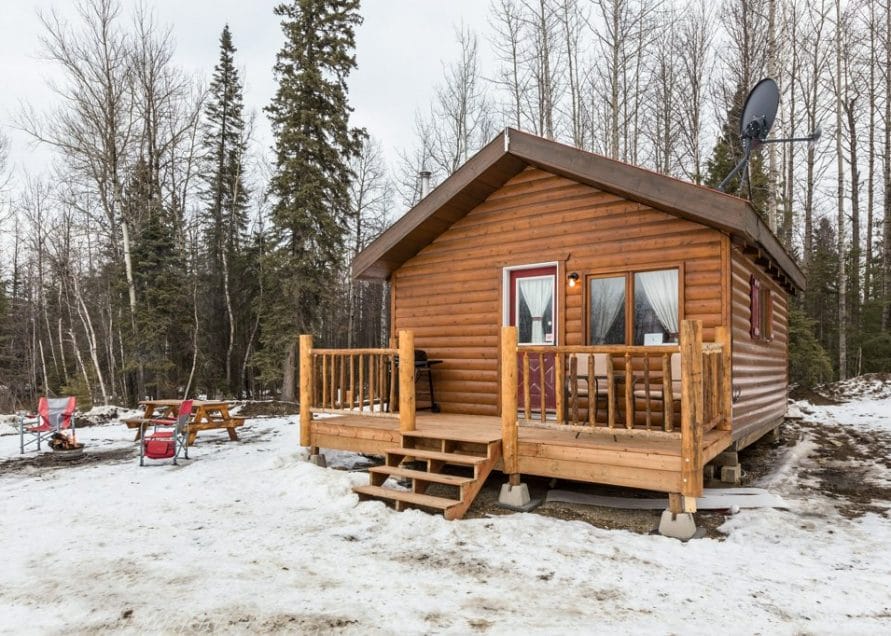 White Tail Cabin rentals in central Alberta. Bear Creek Cabins.
