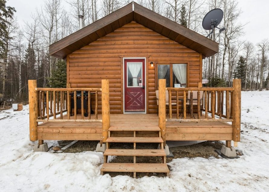 White Tail Cabin rentals in central Alberta. Bear Creek Cabins.