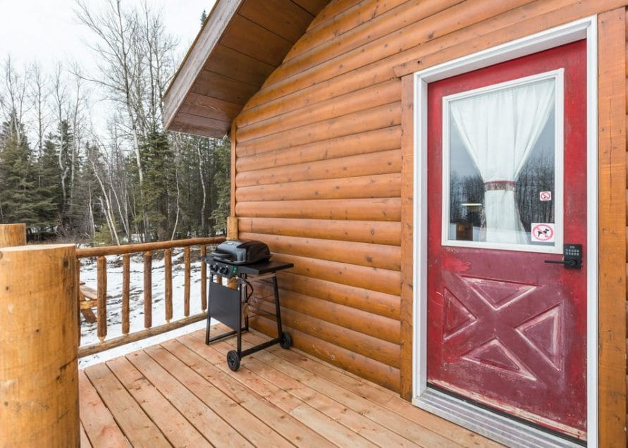 White Tail Cabin rentals in central Alberta. Bear Creek Cabins.