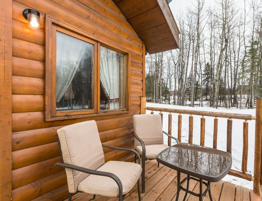 White Tail Cabin rentals in central Alberta. Bear Creek Cabins.
