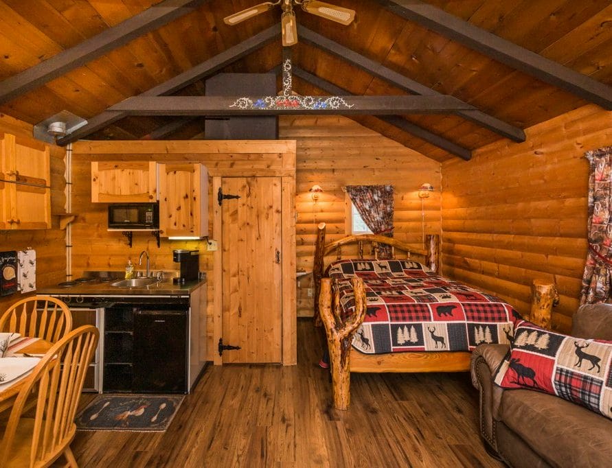 White Tail Cabin rentals in central Alberta. Bear Creek Cabins.
