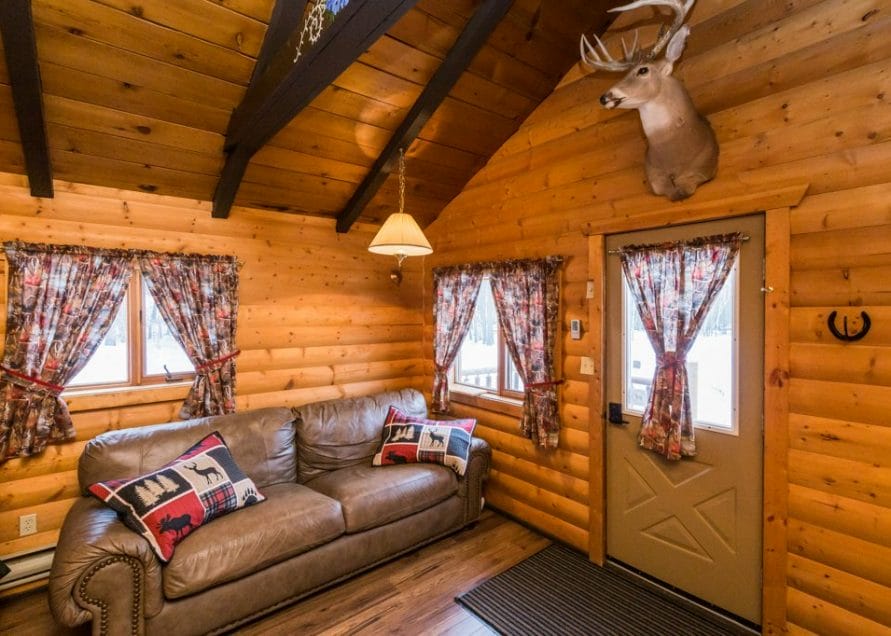 White Tail Cabin rentals in central Alberta. Bear Creek Cabins.