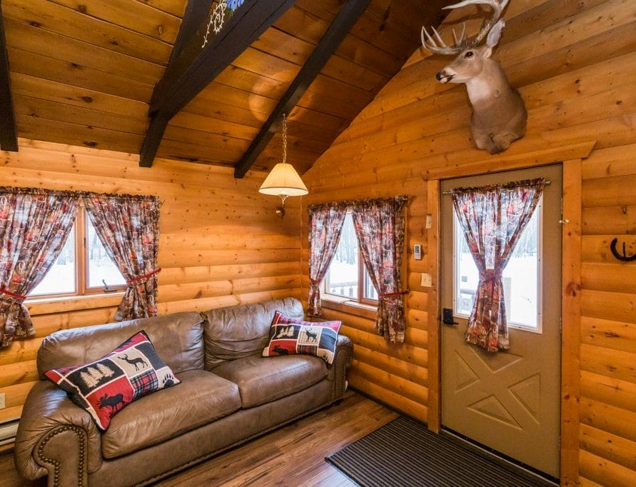 White Tail Cabin rentals in central Alberta. Bear Creek Cabins.
