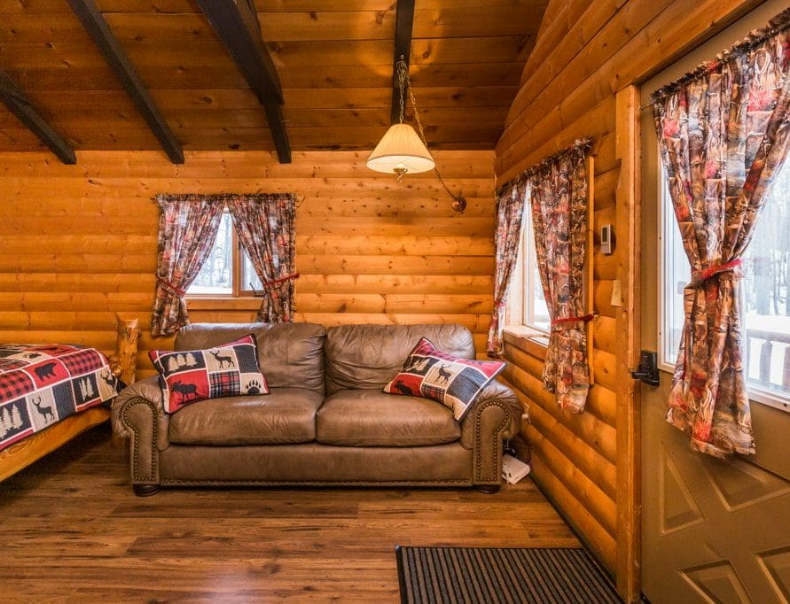 White Tail Cabin rentals in central Alberta. Bear Creek Cabins.