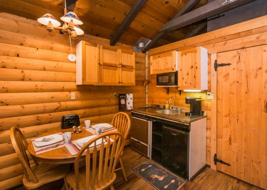 White Tail Cabin rentals in central Alberta. Bear Creek Cabins.