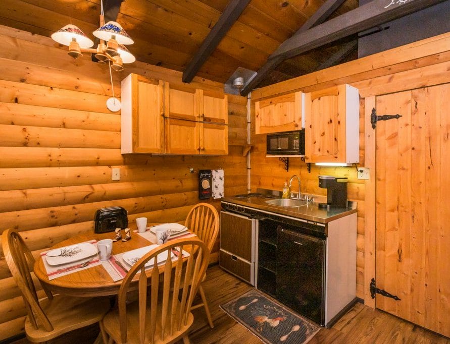 White Tail Cabin rentals in central Alberta. Bear Creek Cabins.