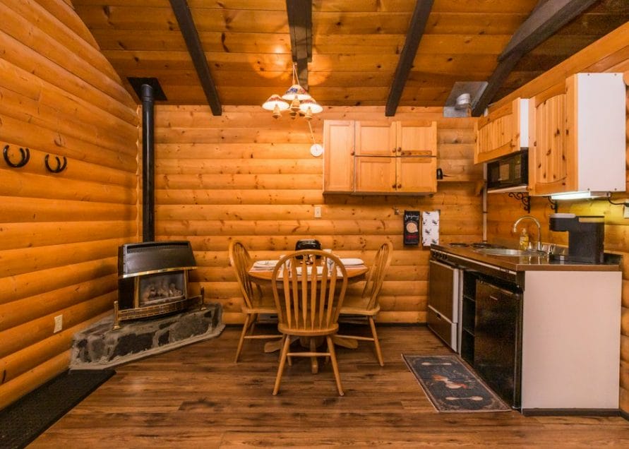 White Tail Cabin rentals in central Alberta. Bear Creek Cabins.