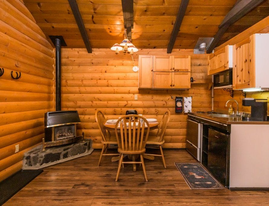 White Tail Cabin rentals in central Alberta. Bear Creek Cabins.