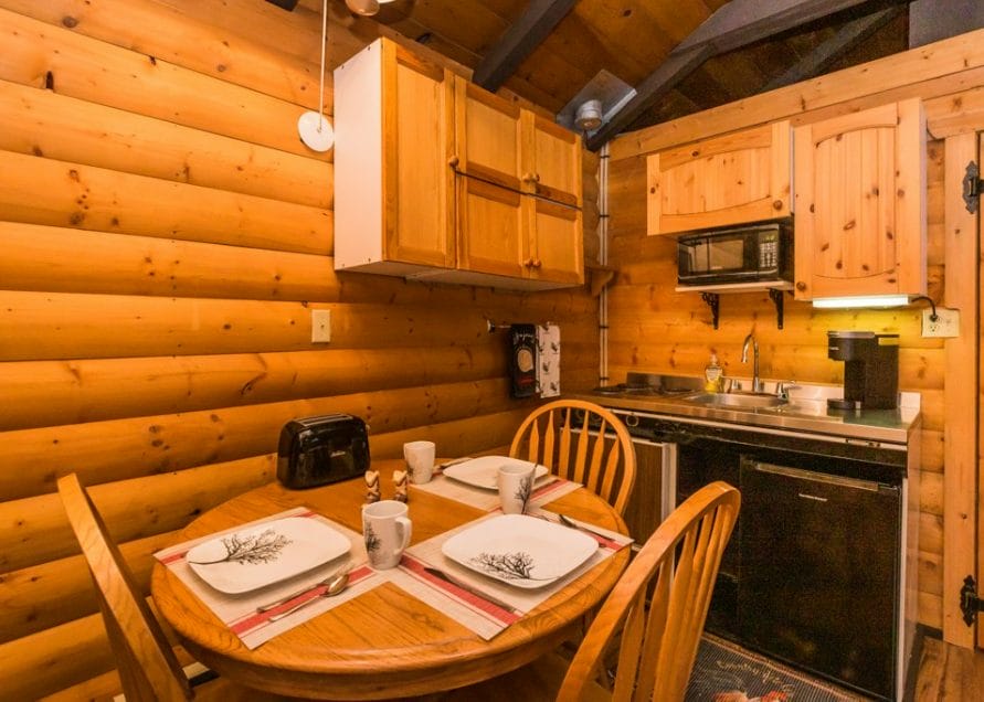 White Tail Cabin rentals in central Alberta. Bear Creek Cabins.