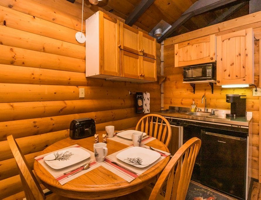 White Tail Cabin rentals in central Alberta. Bear Creek Cabins.