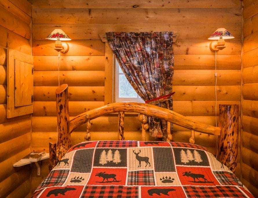 White Tail Cabin rentals in central Alberta. Bear Creek Cabins.