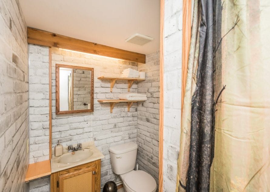 White Tail Cabin rentals in central Alberta. Bear Creek Cabins.