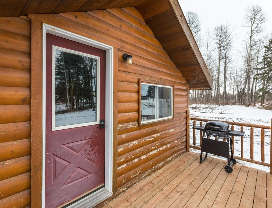 Teh Cottage Cabin rentals in central Alberta, Pigeon Lake. Bear Creek Cabins.