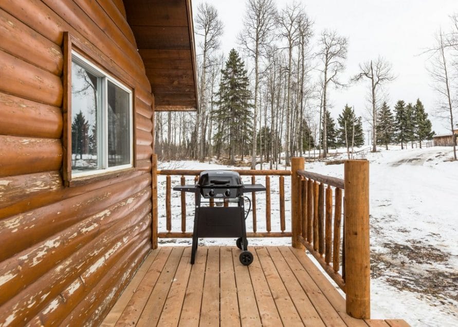 Teh Cottage Cabin rentals in central Alberta, Pigeon Lake. Bear Creek Cabins.