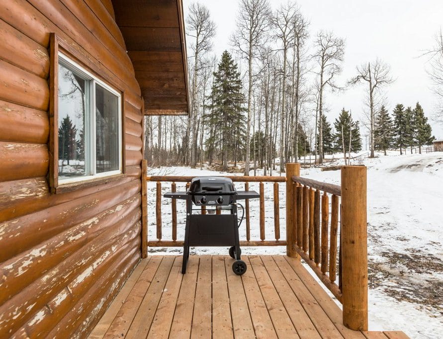 Teh Cottage Cabin rentals in central Alberta, Pigeon Lake. Bear Creek Cabins.