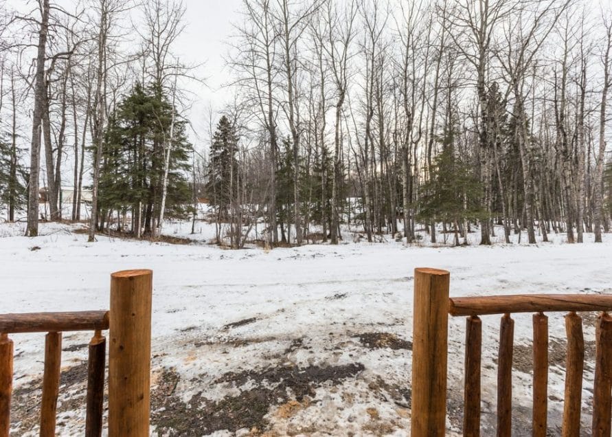 Teh Cottage Cabin rentals in central Alberta, Pigeon Lake. Bear Creek Cabins.