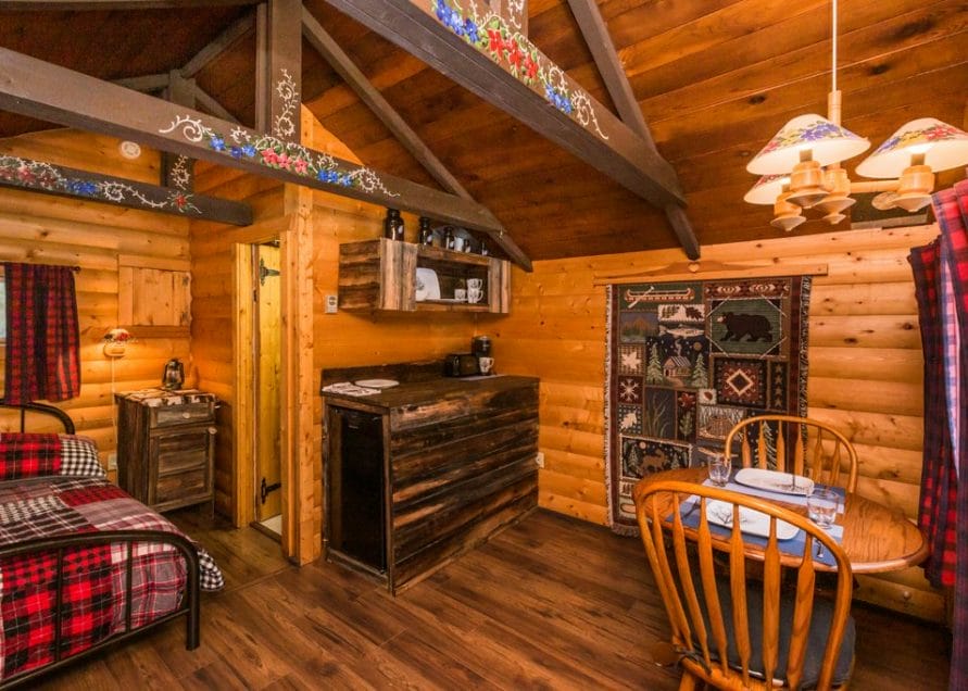 Teh Cottage Cabin rentals in central Alberta, Pigeon Lake. Bear Creek Cabins.