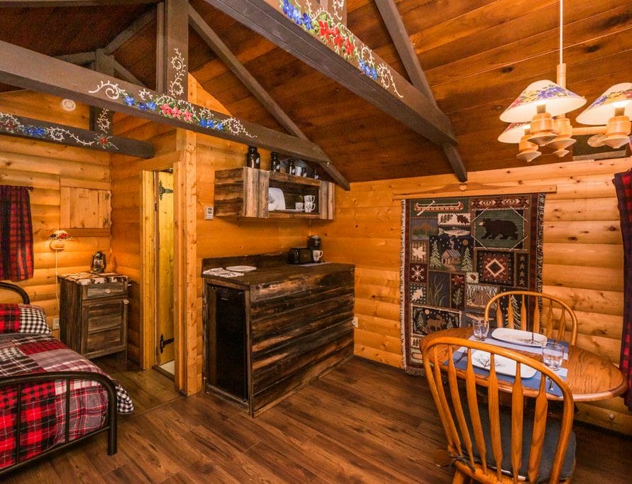 Teh Cottage Cabin rentals in central Alberta, Pigeon Lake. Bear Creek Cabins.