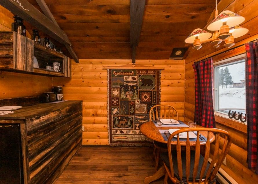 Teh Cottage Cabin rentals in central Alberta, Pigeon Lake. Bear Creek Cabins.