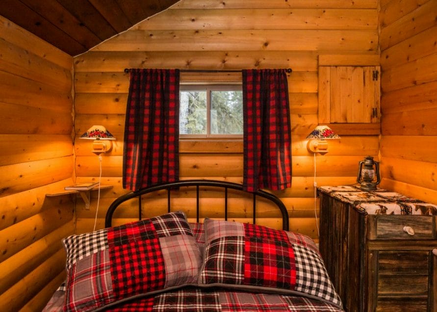 Teh Cottage Cabin rentals in central Alberta, Pigeon Lake. Bear Creek Cabins.